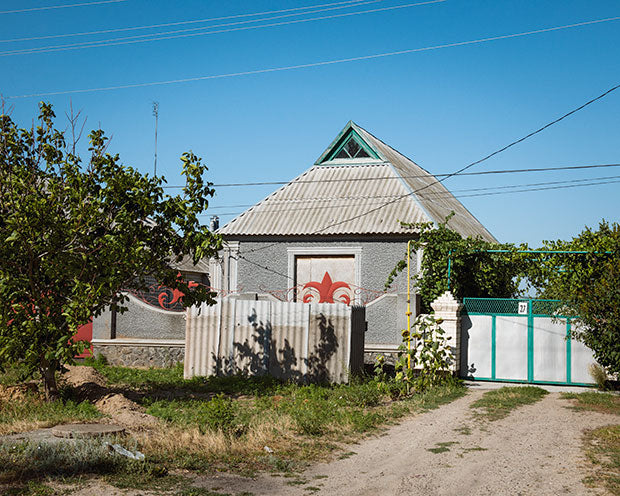 STEPHEN SHORE: SURVIVORS IN UKRAINE