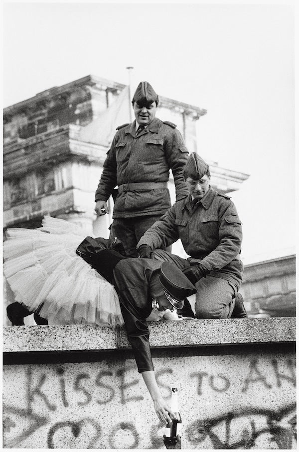 STANLEY GREENE: BLACK PASSPORT (GERMAN)