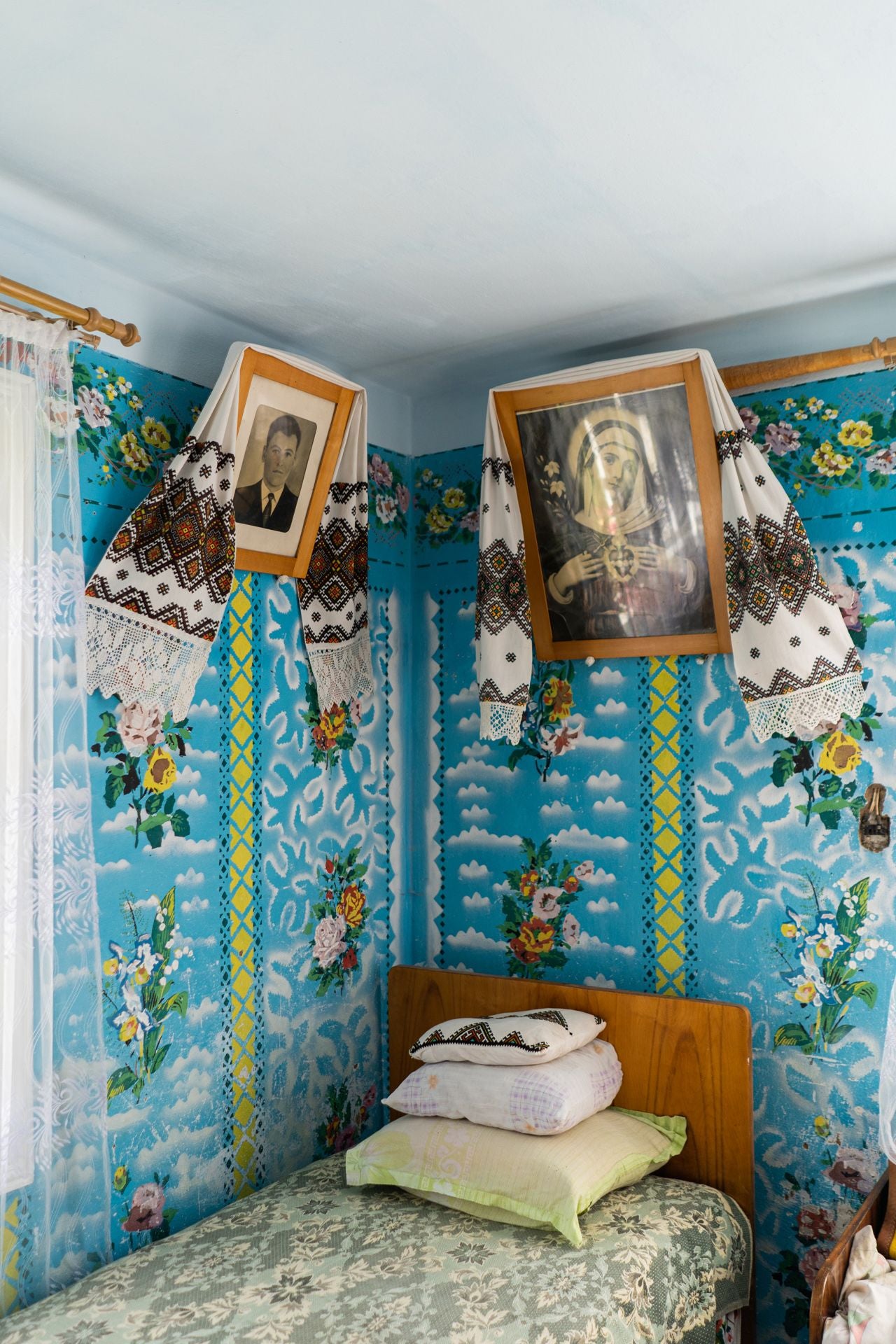 ANNA ILCHENKO AND SVITLANA OSLAVSKA: OLD KHATA PROJECT